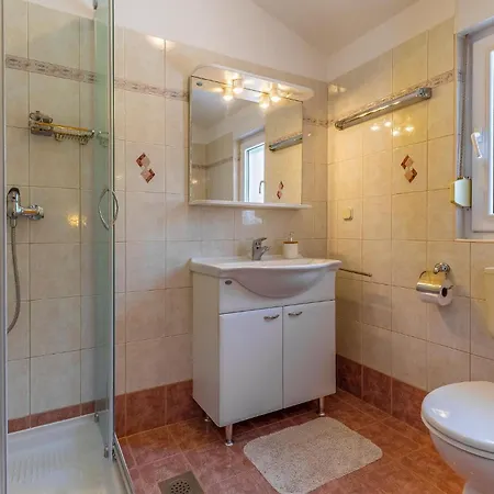 Ferienhaus Gorgeous In With Kitchen *