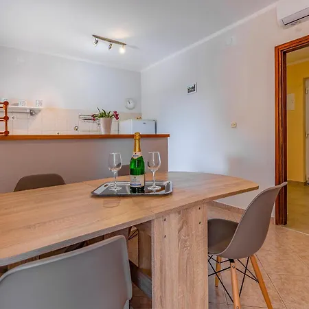 Gorgeous In With Kitchen * Liznjan