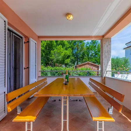 Gorgeous In With Kitchen Holiday home